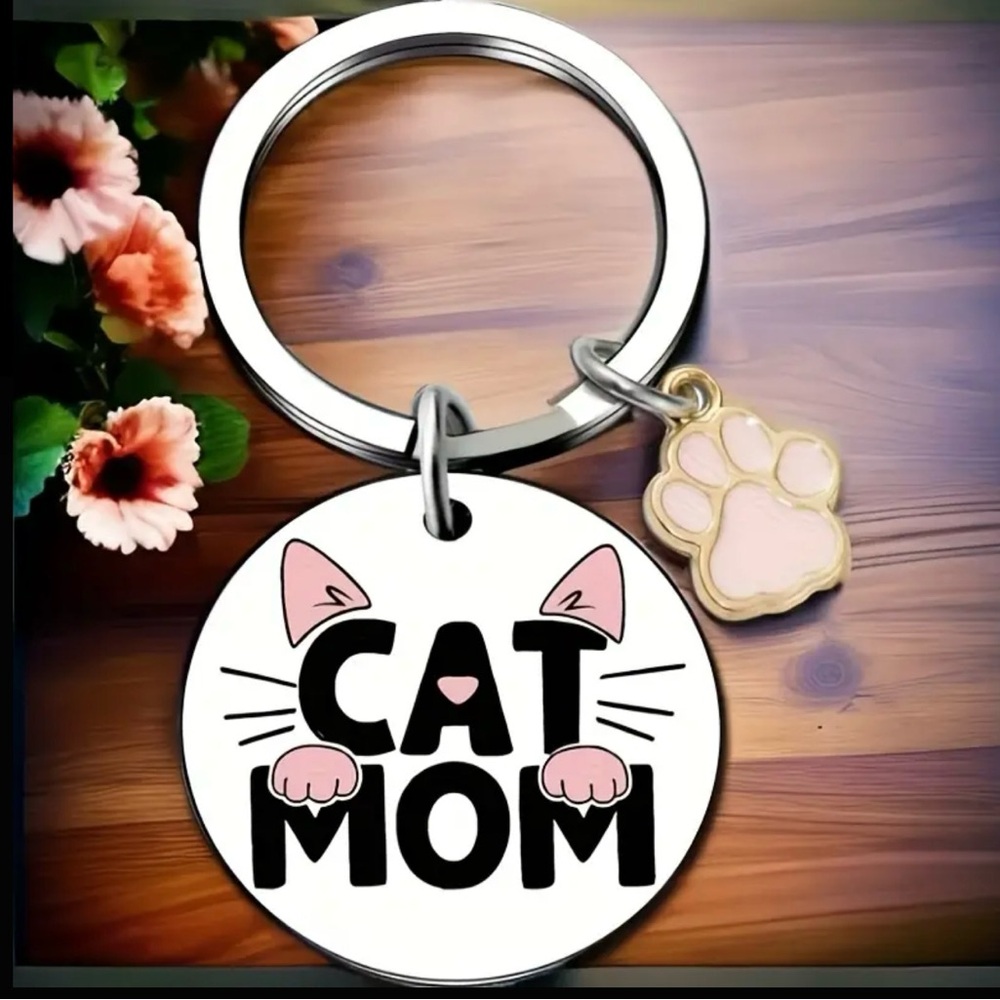 New! Cat Mom Silver Key Chain